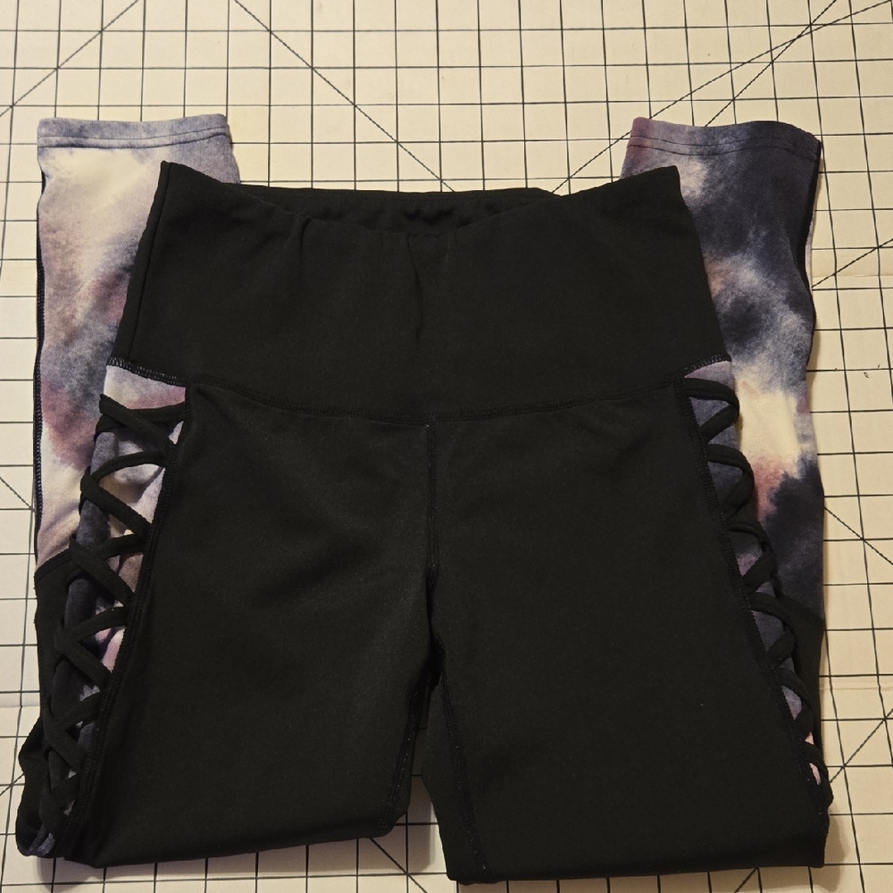 Stylish Black and Tie-Dye Leggings Size Medium: C